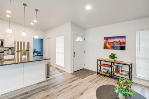 Game Room & Patio: Family Home in The Colony! House in The Colony