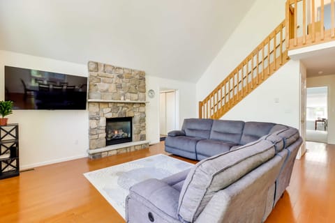 Huge Deck: Stunning Pocono Lake Vacation Rental! House in Coolbaugh Township