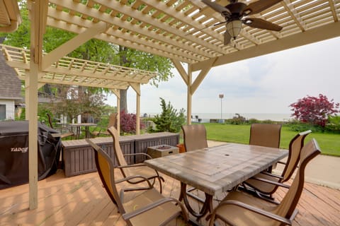 Waterfront Luna Pier Home 14 Mi to Downtown Toledo House in Luna Pier