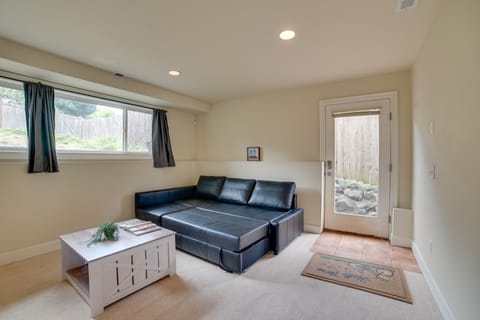 Near Public Transit & Walkable! Airy Seattle Apt Apartment in Ballard