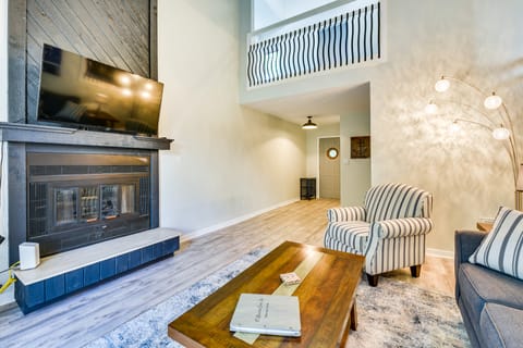 Niceville Retreat w/ Boat Dock, Golf Course & Pool Apartment in Niceville