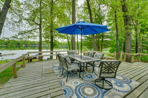 Long Lake Cabin w/ Kayaks, Private Beach & Dock! House in Michigan