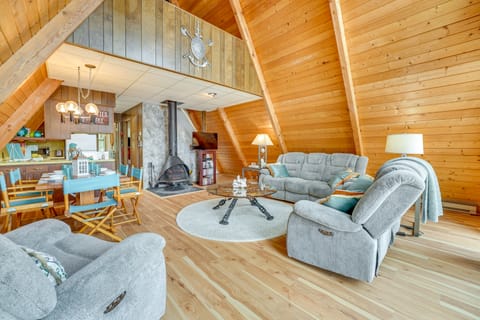 Long Lake Cabin w/ Kayaks, Private Beach & Dock! House in Michigan