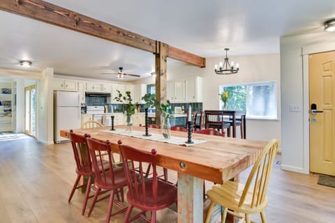 Washington Retreat: Fire Pit, Hot Tub & Ping Pong! House in Washington