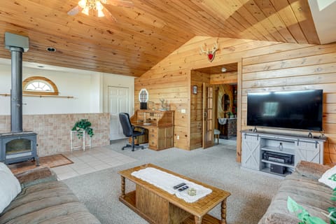 Spacious Pennsylvania Vacation Rental w/ Backyard House in Allegheny River