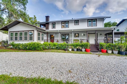 Spacious Home w/ Florida Room ~ 1 Mi to Lake Dora! House in Mount Dora