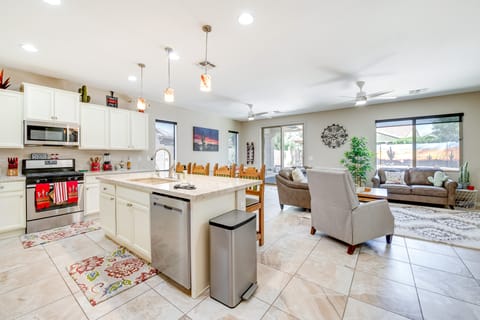 Cookout Ready! San Tan Valley Gem w/ Resort Perks House in Johnson Ranch
