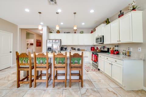 Cookout Ready! San Tan Valley Gem w/ Resort Perks House in Johnson Ranch