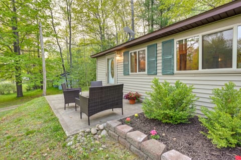 Harrison Cabin w/ Fire Pit & Elbow Lake Access! House in Michigan