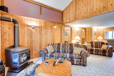 Harrison Cabin w/ Fire Pit & Elbow Lake Access! House in Michigan