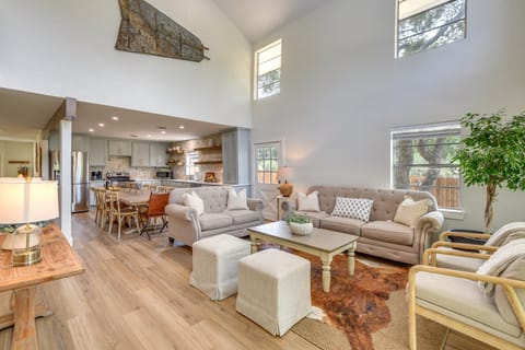 Gorgeous Palo Pinto Home w/ Private Hot Tub! House in Texas