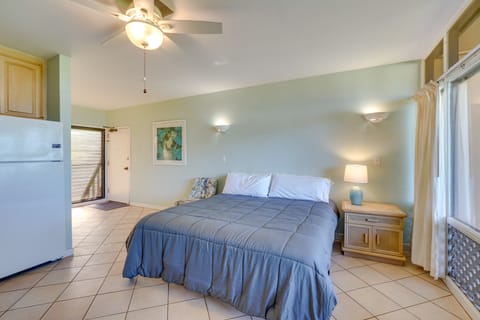 Walk to Beach: Ocean-View Maunaloa Studio Apartment in Molokai