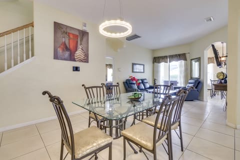 Lanai & Pool: Spacious Villa Near Disney! Villa in Four Corners