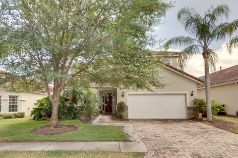 Lanai & Pool: Spacious Villa Near Disney! Villa in Four Corners