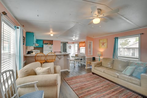 Walk to Shore: Myrtle Beach House w/ Private Deck! House in Garden City