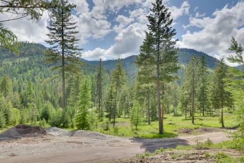 Lakeside Cabin Retreat w/ Private Hot Tub! House in Flathead Lake