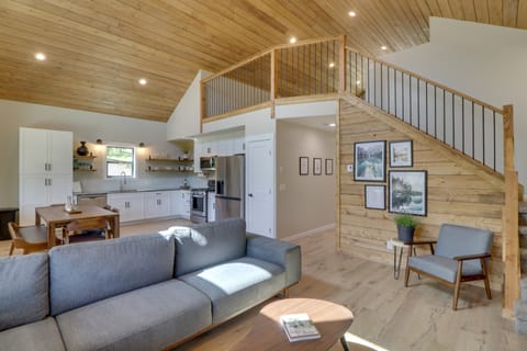 Lakeside Cabin w/ Hot Tub: 3 Mi to Flathead Lake! House in Flathead Lake