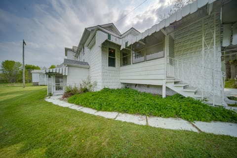 Historical Magnesia Springs Home, Near Kayaking! House in Lake Erie
