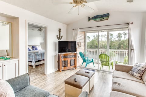 Myrtle Beach Waterfront Condo: 5 Mi to Boardwalk! Apartment in Carolina Forest