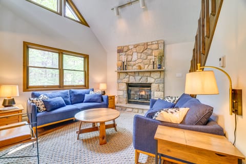 Traditional Blakeslee Chalet: Deck & Lake Access! House in Kidder Township