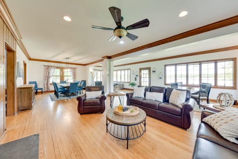 Pistakee Lake Estate w/ Boat Dock & Hot Tub! House in Fox Lake