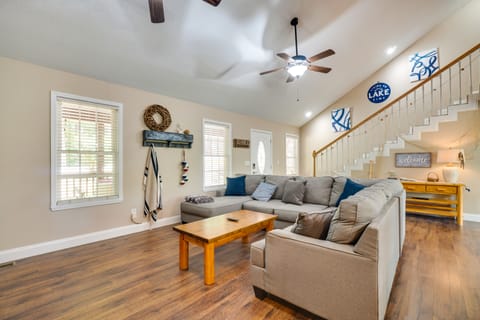 Cozy Tennessee Lake House w/ Grill & Fire Pit! House in Tennessee