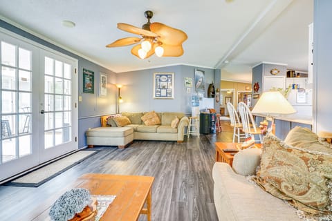 Secluded Hampstead Vacation Rental with Deck! House in Surf City