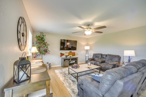 Lake Guntersville Vacation Rental w/ Fire Pit House in Alabama