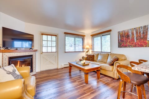 Estes Park Condo Rental: Balcony w/ River Views! Apartment in Estes Park