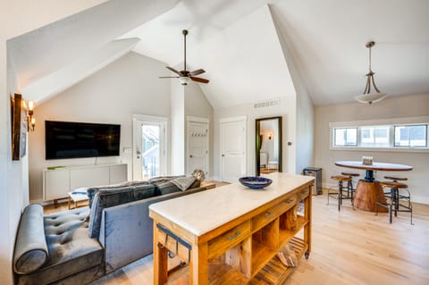 14 Mi to Dtwn Denver: Sleek Westminster Home Apartment in Westminster