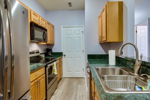 Condo w/ Pool Access ~ 2 Mi to Rehoboth Beach! Apartment in Rehoboth Beach