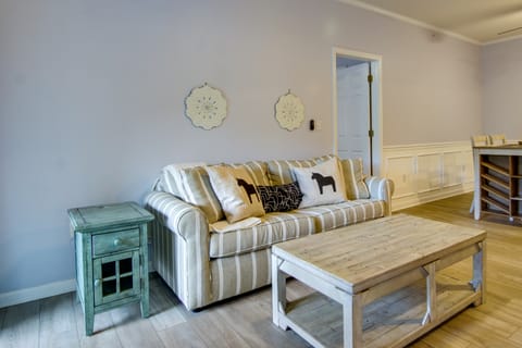 Condo w/ Pool Access ~ 2 Mi to Rehoboth Beach! Apartment in Rehoboth Beach