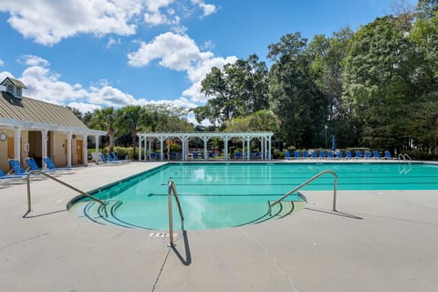 Pool Access & Near Golf: Summerville Getaway! House in Summerville