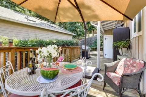 Lakefront Glen Ellen Cabin w/ Views Near Wineries! House in Glen Ellen