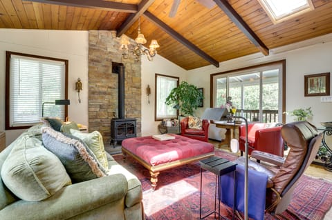 Lakefront Glen Ellen Cabin w/ Views Near Wineries! House in Glen Ellen