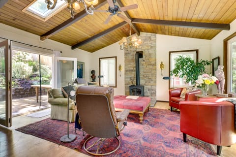 Lakefront Glen Ellen Cabin w/ Views Near Wineries! House in Glen Ellen