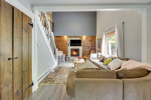 Private Hot Tub & Fire Pit: Pocono Lake House! House in Coolbaugh Township