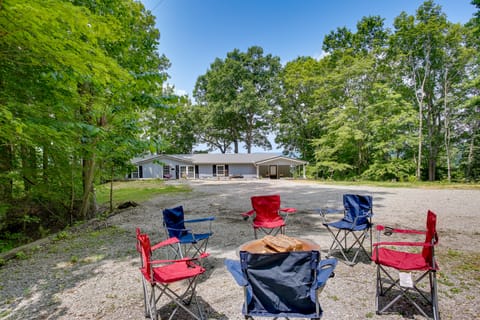 Bright Byrdstown Home w/ Views of Dale Hollow Lake House in Tennessee