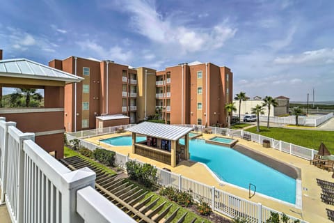 South Padre Island Condo: Walk to Beach! Apartment in South Padre Island