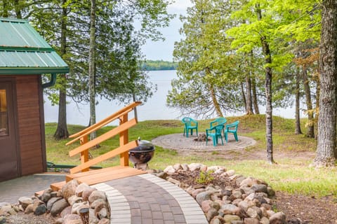 Lakefront Pearson Cottage w/ Swim Dock + Kayaks! Cottage in Wisconsin