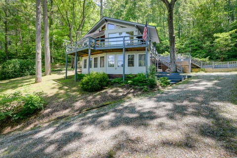Hot Tub & Fire Pit! Smoky Mountain Gem in Franklin House in Tennessee