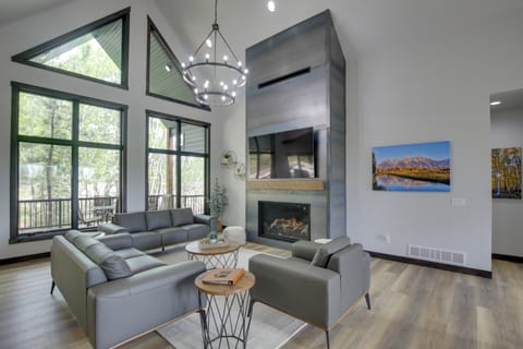 Luxurious Lead Vacation Rental w/ Private Hot Tub! House in North Lawrence