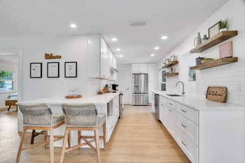 Private Pool + Bar: Palm Beach Gardens Getaway House in Palm Beach Gardens