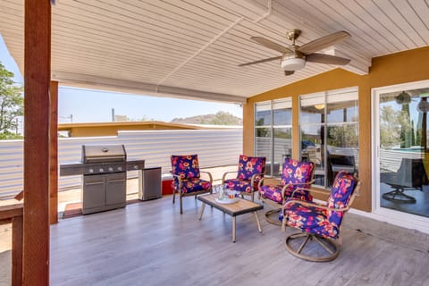 Charming Home w/ Hot Tub ~ 5 Mi to Joshua Tree! House in Joshua Tree