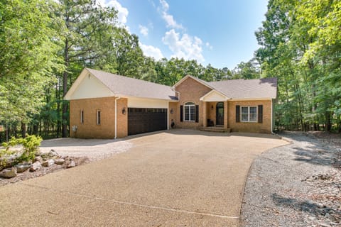 Hot Springs Village Golf Getaway w/ Deck! House in Arkansas