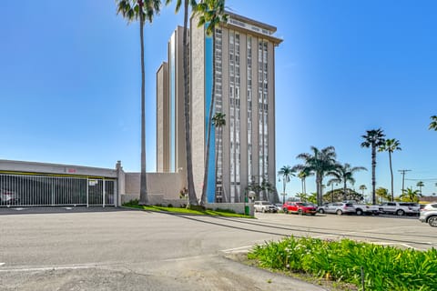 Walk to Beach: Condo w/ Pool Access in Oceanside! Apartment in Oceanside