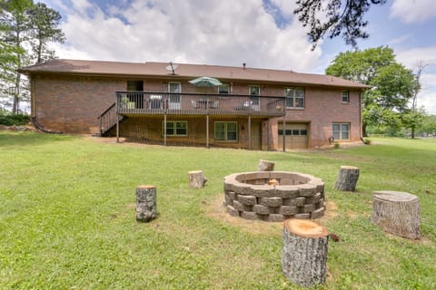 Cozy Georgia Getaway w/ Deck, Grill & Fire Pit! House in Cartersville