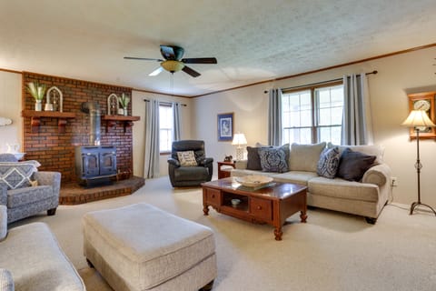 Cozy Georgia Getaway w/ Deck, Grill & Fire Pit! House in Cartersville