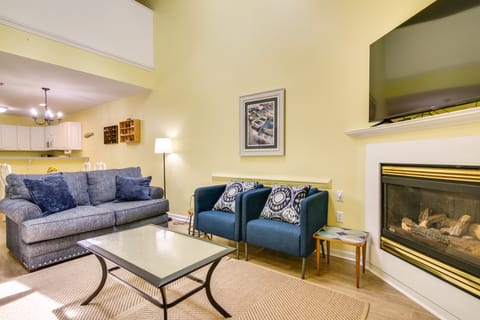 Poolside Fun, Beach Walks! Ocean Pines Coastal Gem Apartment in Ocean Pines