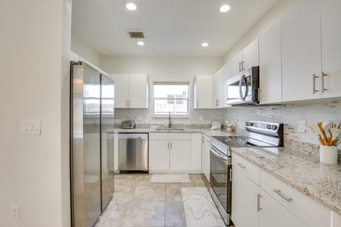 Stylish Fort Lauderdale Home: 5 Mi to Beach! House in Fort Lauderdale